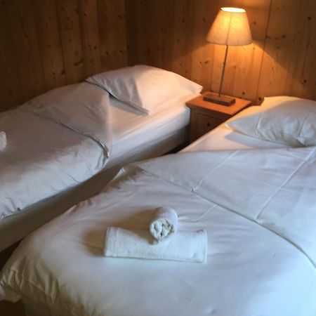 Hotel Les Combelles Châtel Екстериор снимка