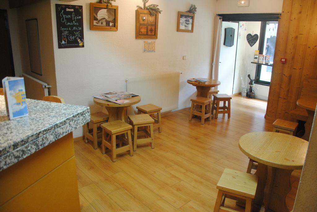 Hotel Les Combelles Châtel Екстериор снимка