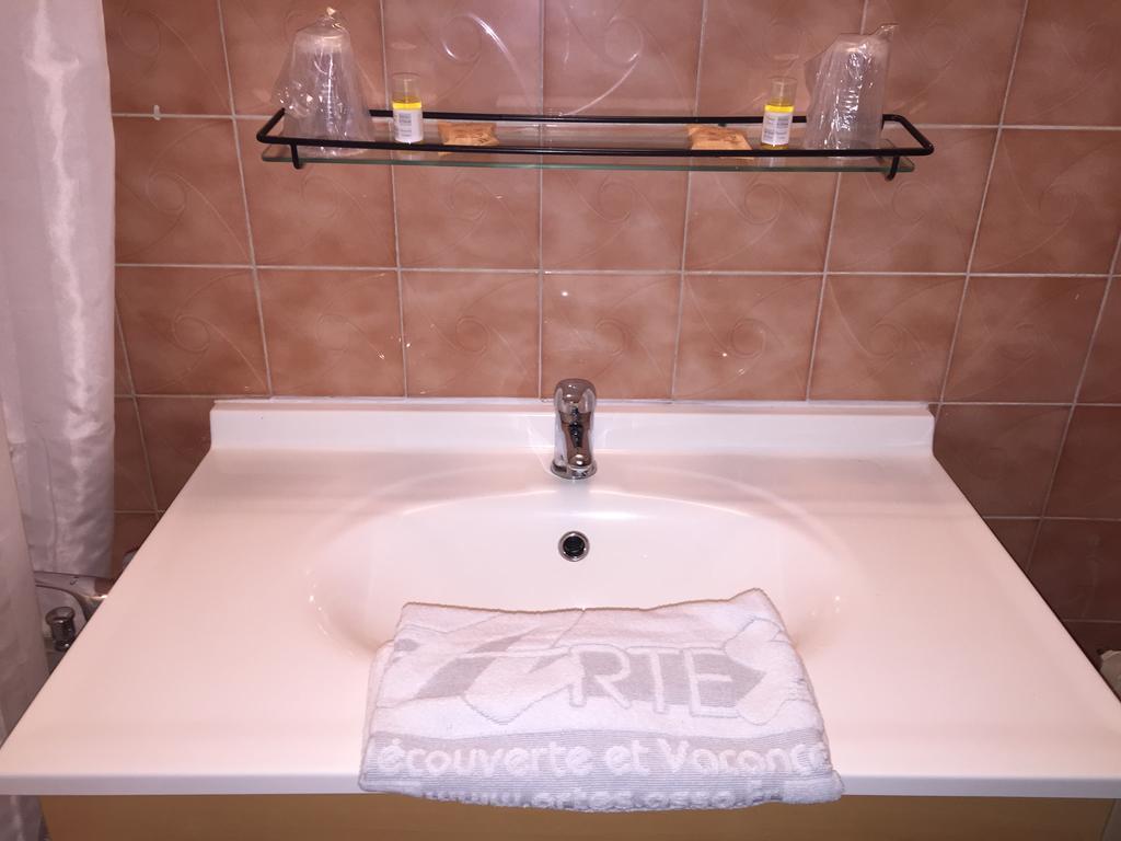 Hotel Les Combelles Châtel Екстериор снимка