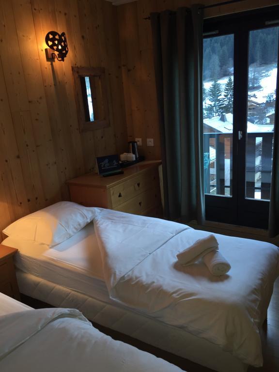 Hotel Les Combelles Châtel Екстериор снимка
