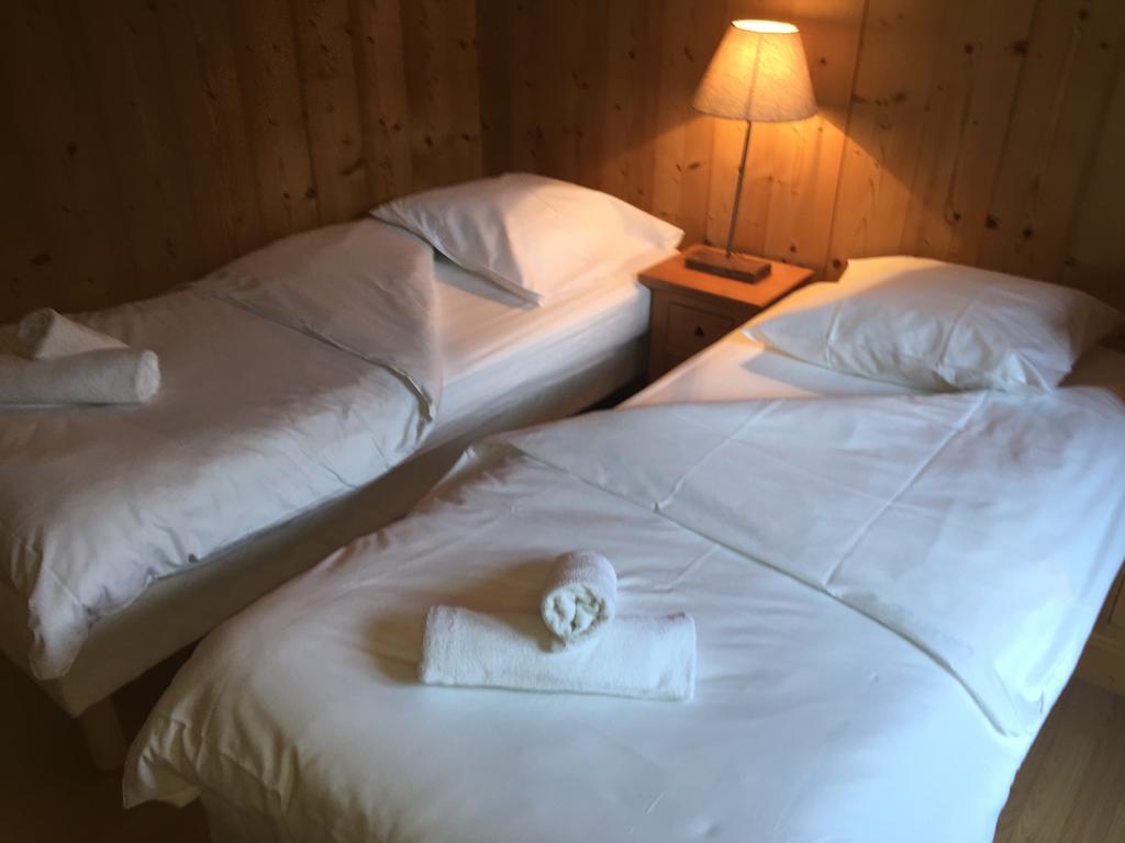 Hotel Les Combelles Châtel Екстериор снимка