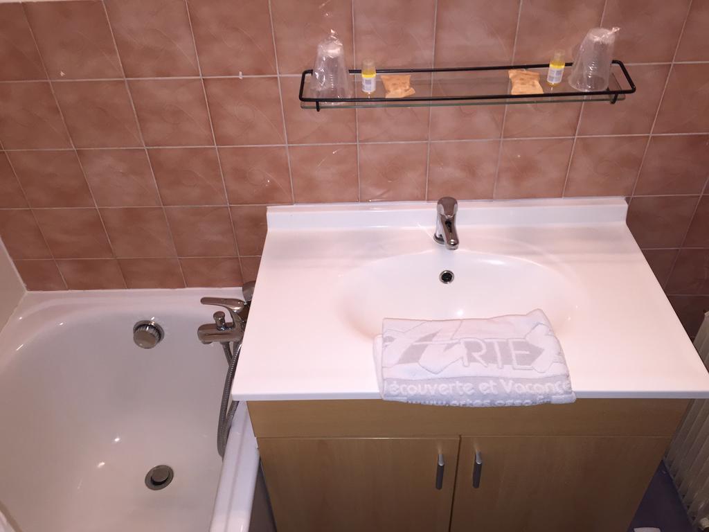 Hotel Les Combelles Châtel Екстериор снимка