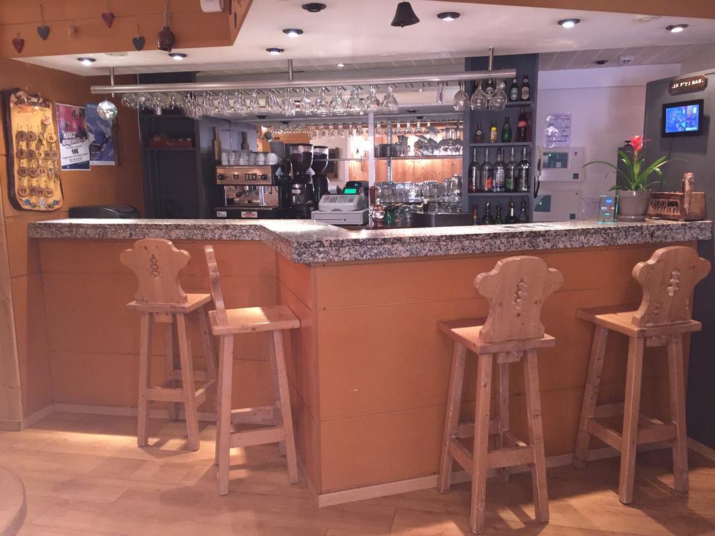 Hotel Les Combelles Châtel Екстериор снимка