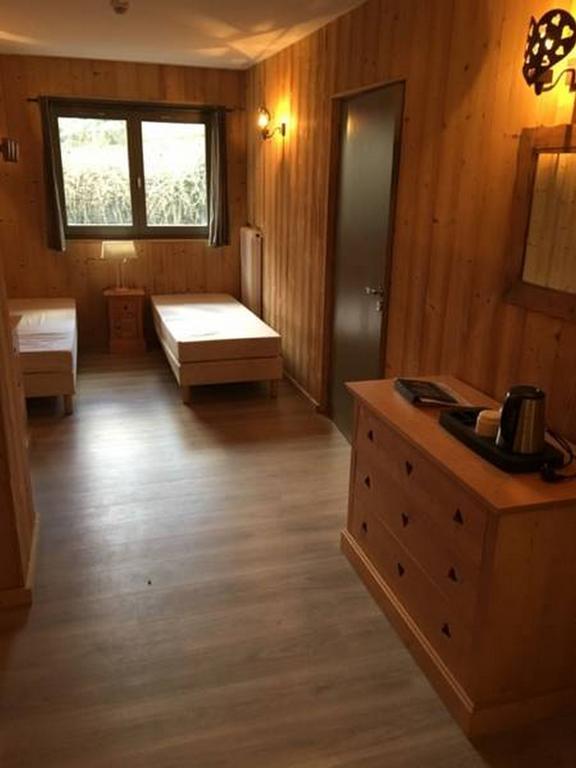 Hotel Les Combelles Châtel Екстериор снимка