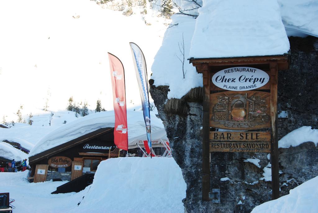 Hotel Les Combelles Châtel Екстериор снимка
