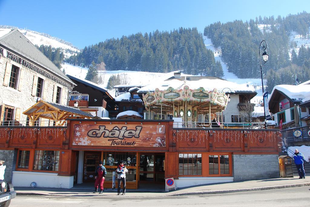 Hotel Les Combelles Châtel Екстериор снимка