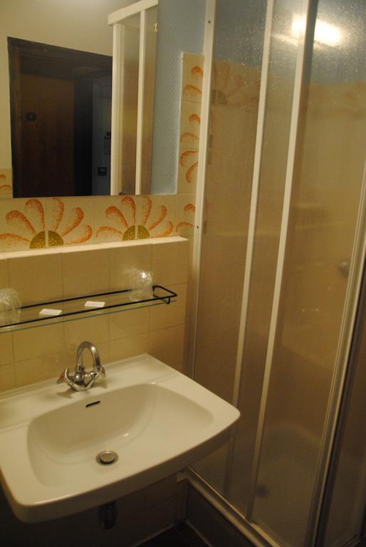 Hotel Les Combelles Châtel Стая снимка