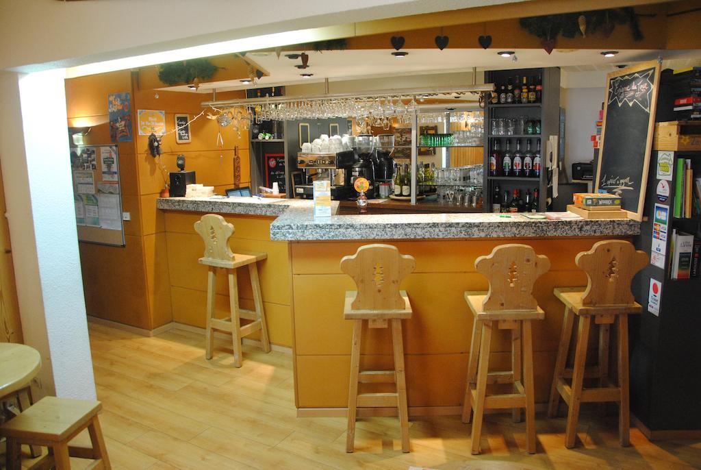 Hotel Les Combelles Châtel Екстериор снимка