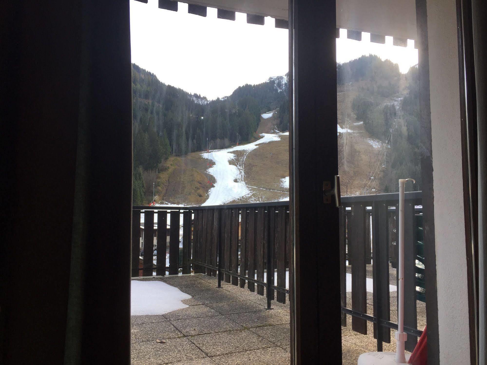 Hotel Les Combelles Châtel Екстериор снимка