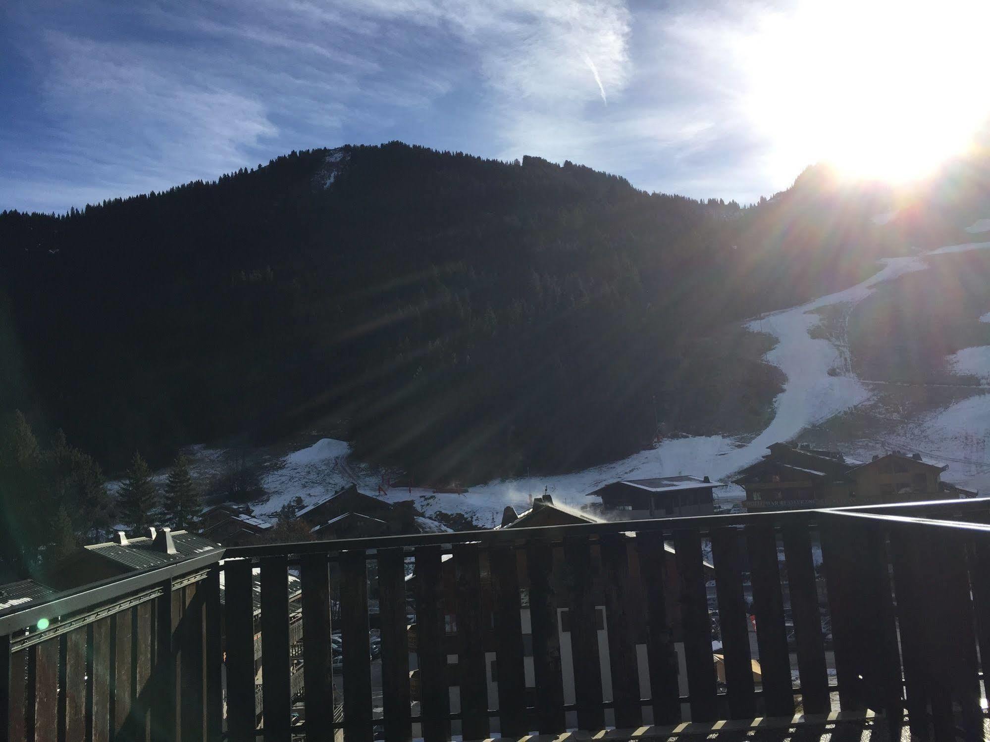 Hotel Les Combelles Châtel Екстериор снимка