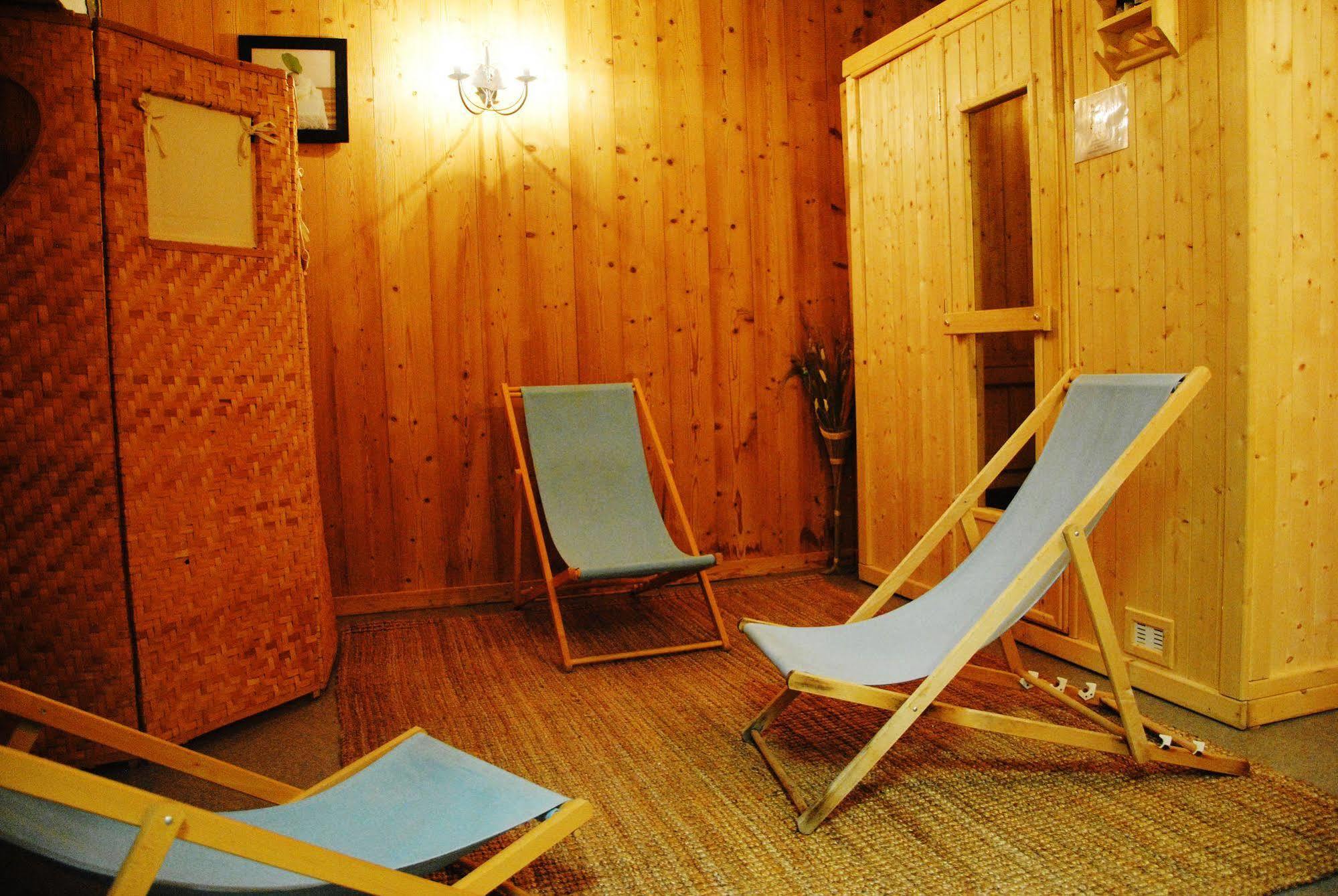 Hotel Les Combelles Châtel Екстериор снимка
