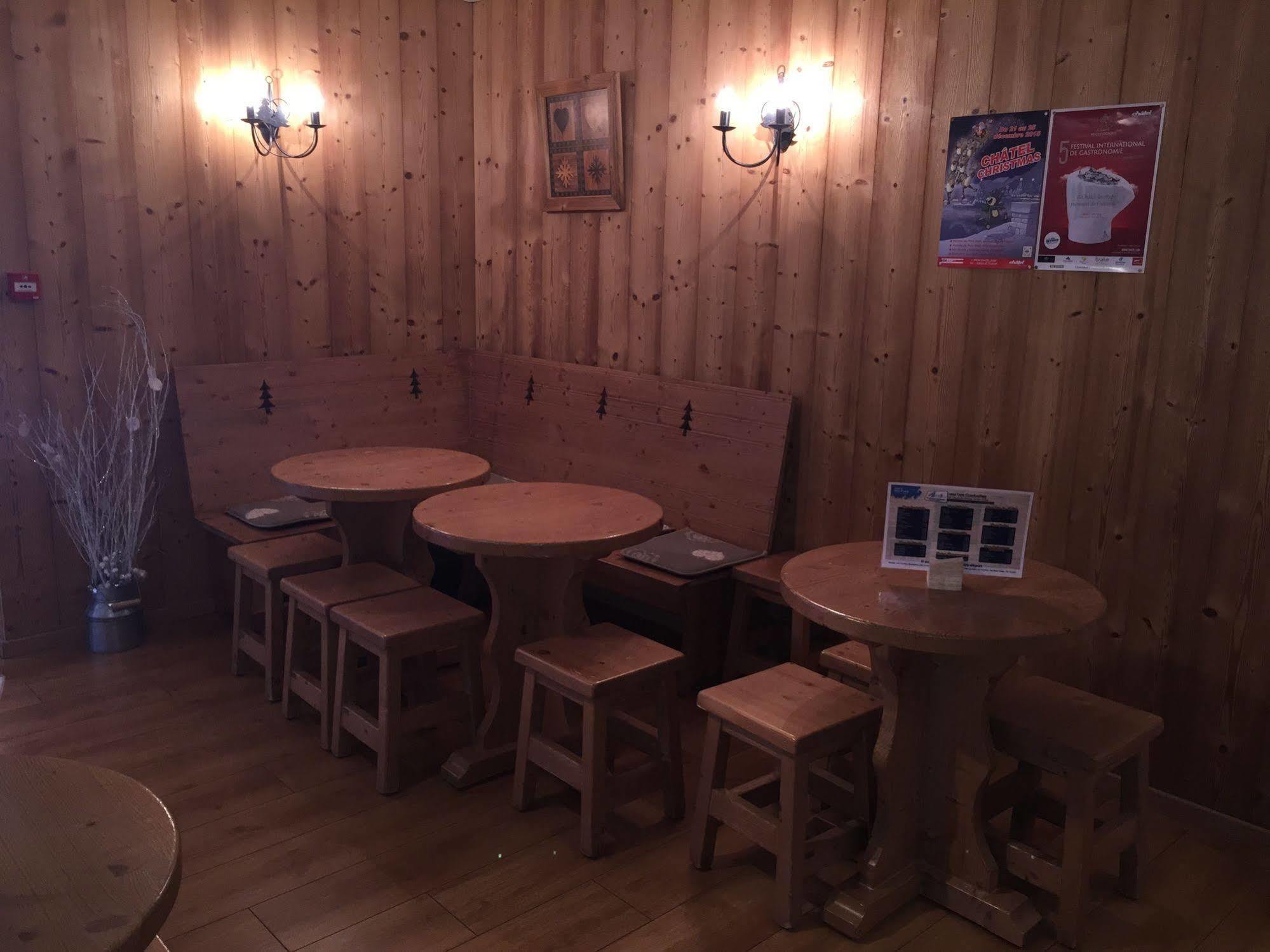 Hotel Les Combelles Châtel Екстериор снимка