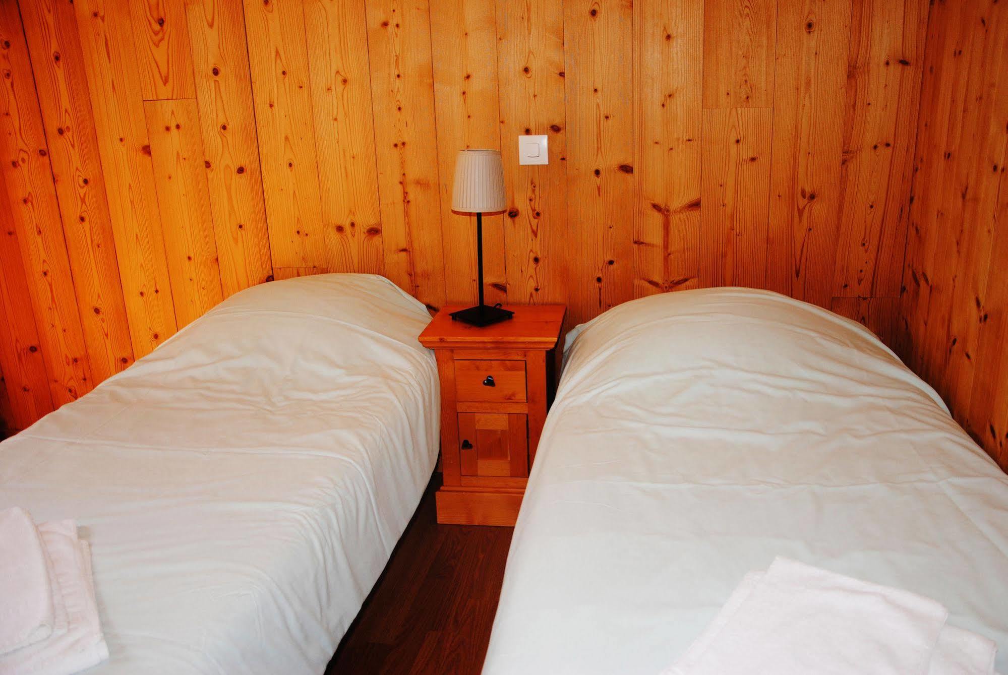 Hotel Les Combelles Châtel Екстериор снимка