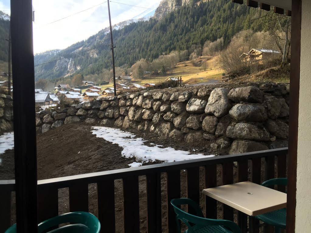 Hotel Les Combelles Châtel Екстериор снимка